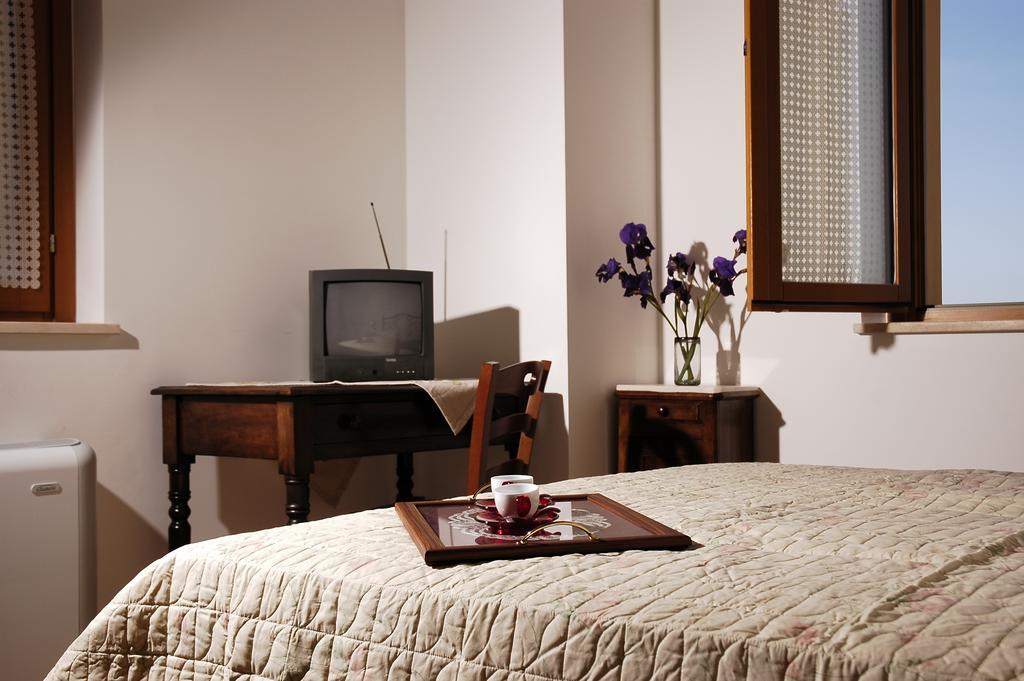 Briciola Di Sole Guest House Гротамаре Стая снимка